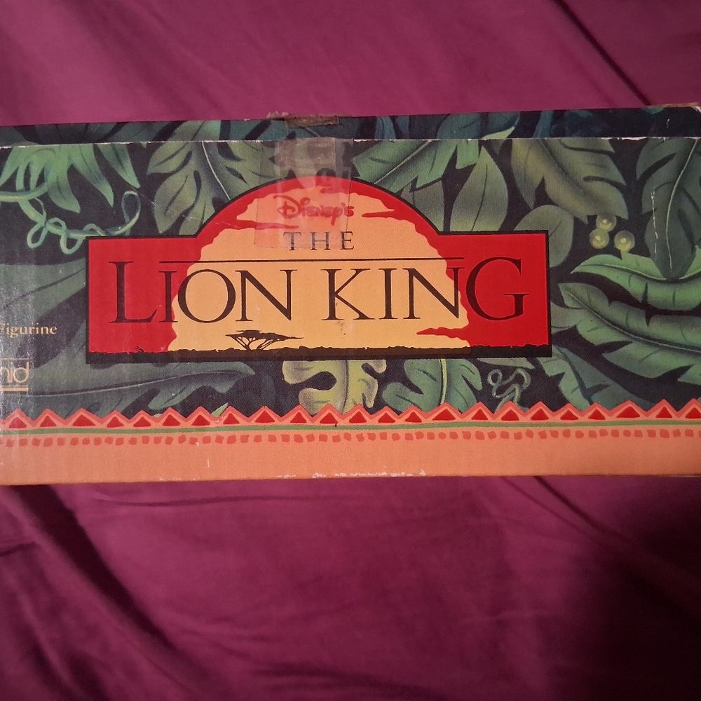 Ceramic Lion Figurine - Picture 2 of 3